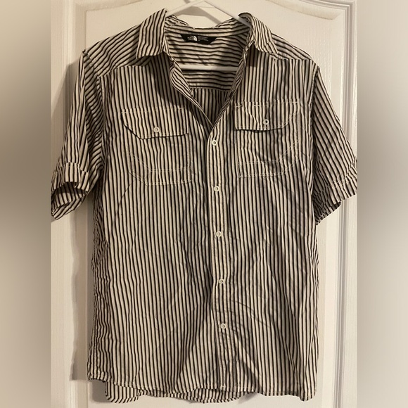 The North Face Men's Button Up Short‎ Sleeve Shirt Size Small - Picture 1 of 6